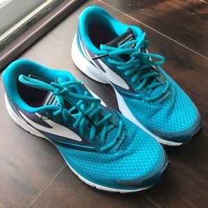 Gently used Brooks Launch 4 women’s shoe size 10